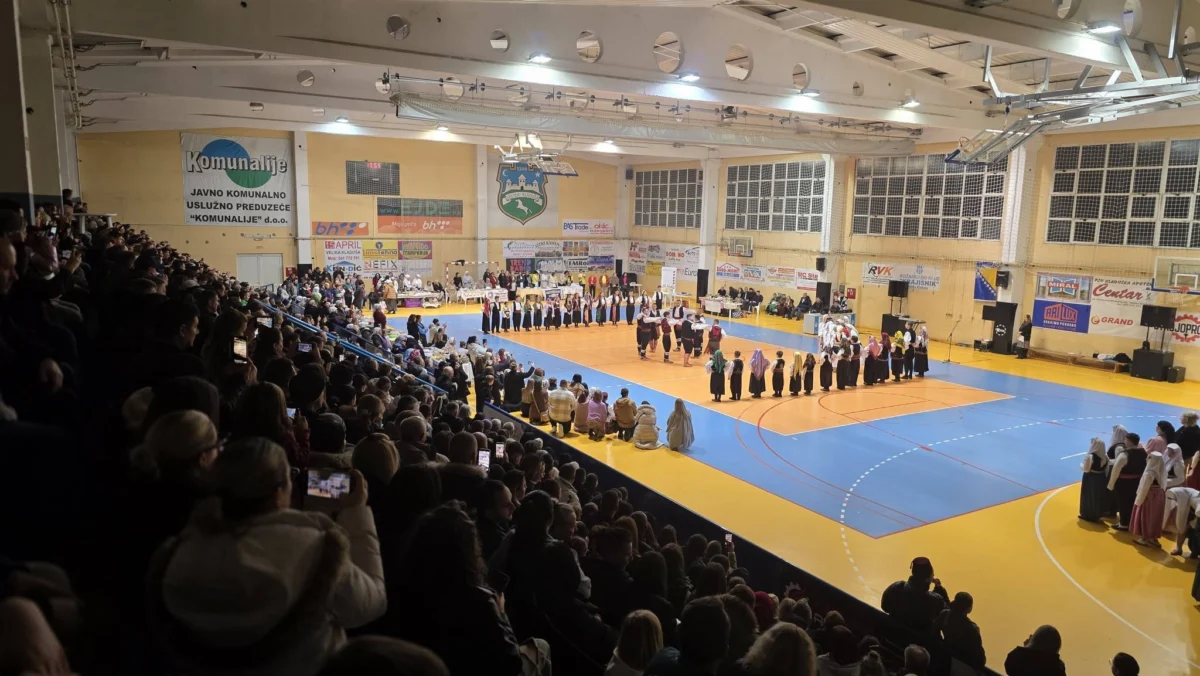 Ljubav prema tradiciji prikazana kroz Krajišku sofru, reviju nošnji i smotru folklora