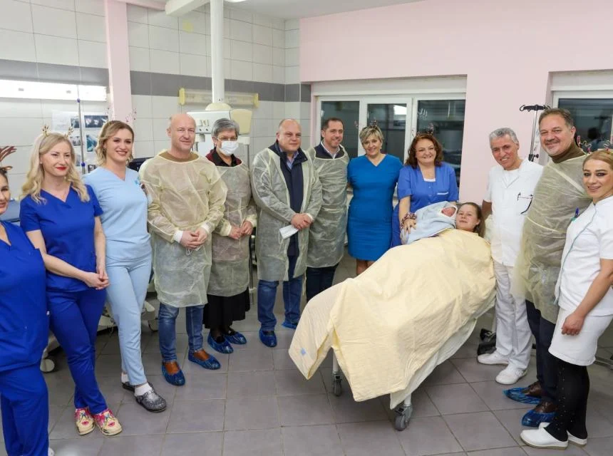 USK: Prva beba u 2026. godini rođena 30 minuta iza ponoći u KB Bihać